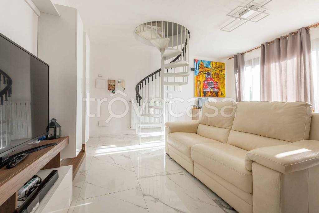 appartamento in vendita a Vedano Olona