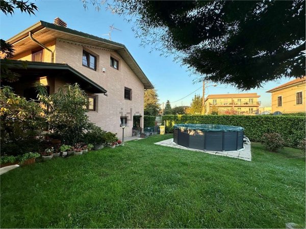 casa indipendente in vendita a Vedano Olona