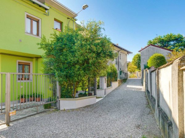 casa indipendente in vendita a Vedano Olona