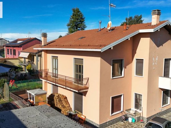 casa indipendente in vendita a Vedano Olona