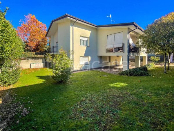 casa indipendente in vendita a Vedano Olona