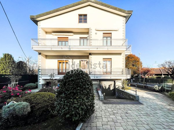 casa indipendente in vendita a Vedano Olona