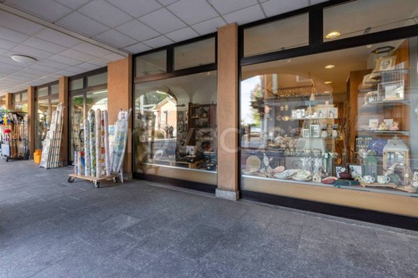 negozio in vendita a Vedano Olona