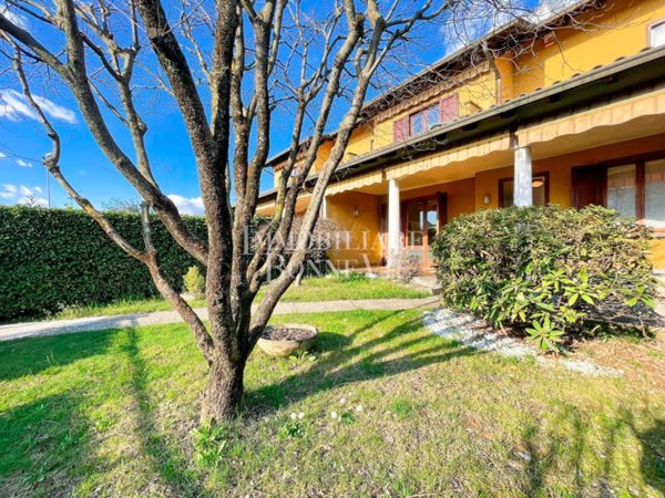 casa indipendente in vendita a Vedano Olona