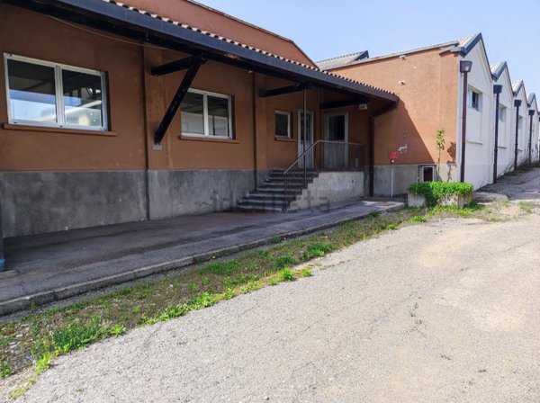 locale di sgombero in vendita a Vedano Olona