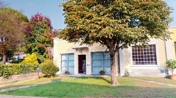 casa indipendente in vendita a Vedano Olona