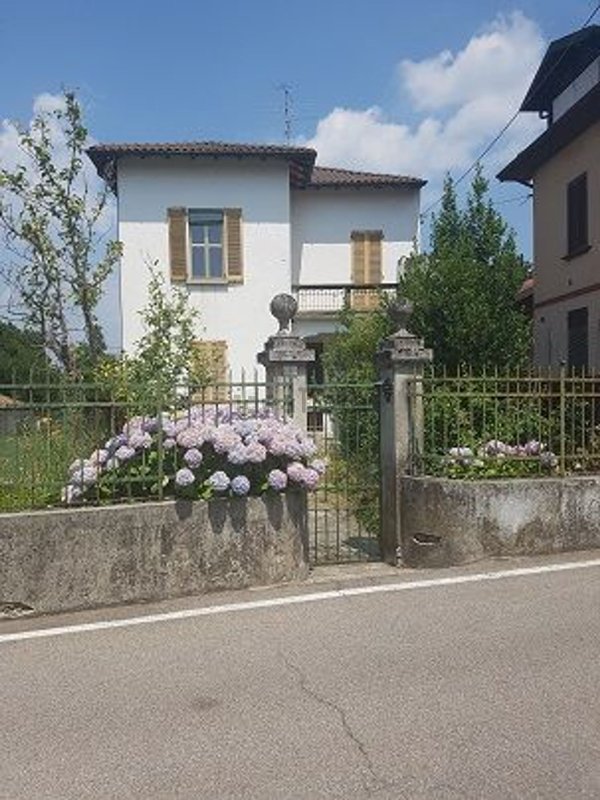 casa indipendente in vendita a Vedano Olona