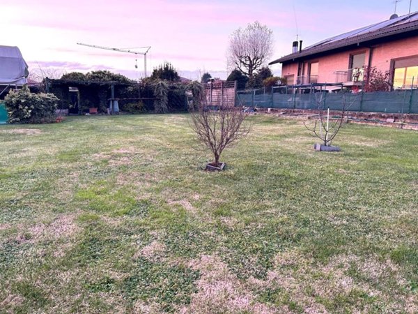 terreno edificabile in vendita a Vedano Olona