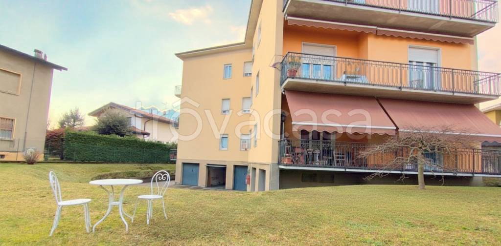 appartamento in vendita a Vedano Olona