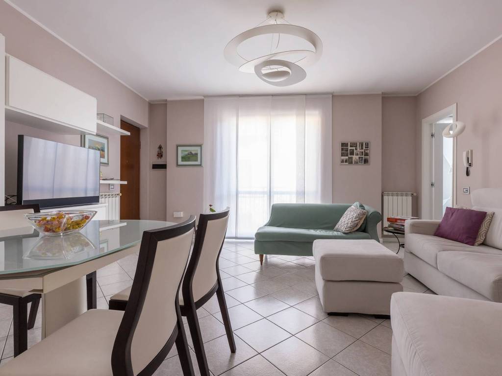 appartamento in vendita a Vedano Olona