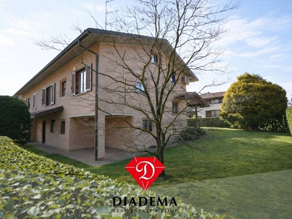casa indipendente in vendita a Vedano Olona