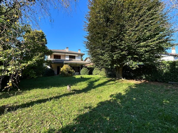 casa indipendente in vendita a Vedano Olona