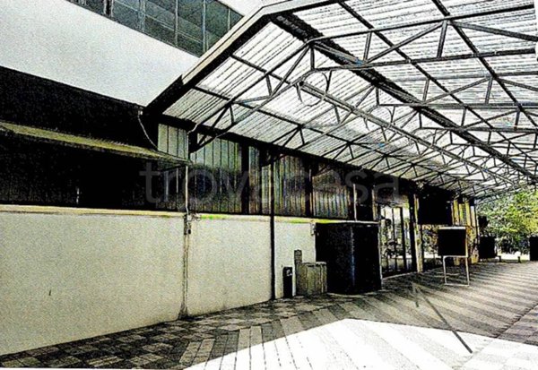 negozio in vendita a Vedano Olona