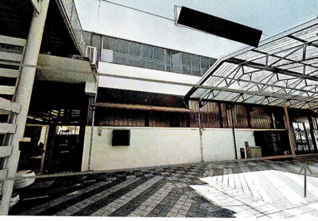 locale commerciale in vendita a Vedano Olona