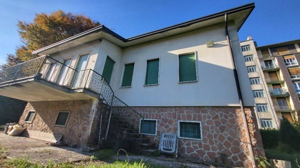 casa indipendente in vendita a Vedano Olona