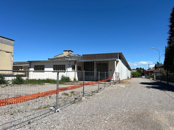 locale di sgombero in vendita a Vedano Olona