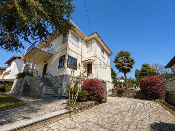 casa indipendente in vendita a Vedano Olona