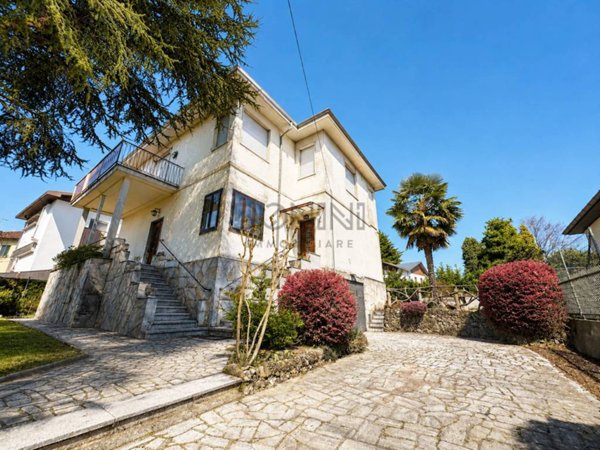 casa indipendente in vendita a Vedano Olona