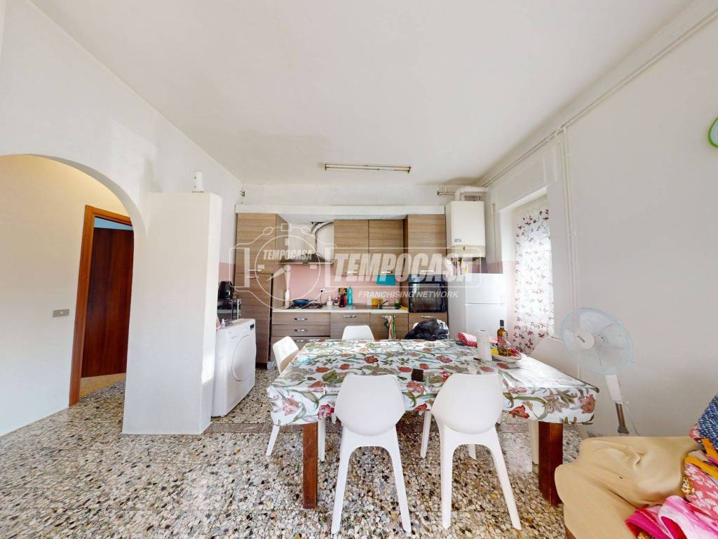 appartamento in vendita a Vedano Olona in zona Careno