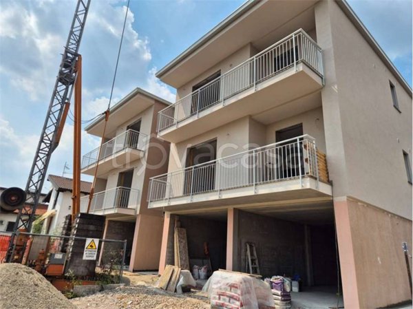 appartamento in vendita a Vedano Olona in zona Fontanelle