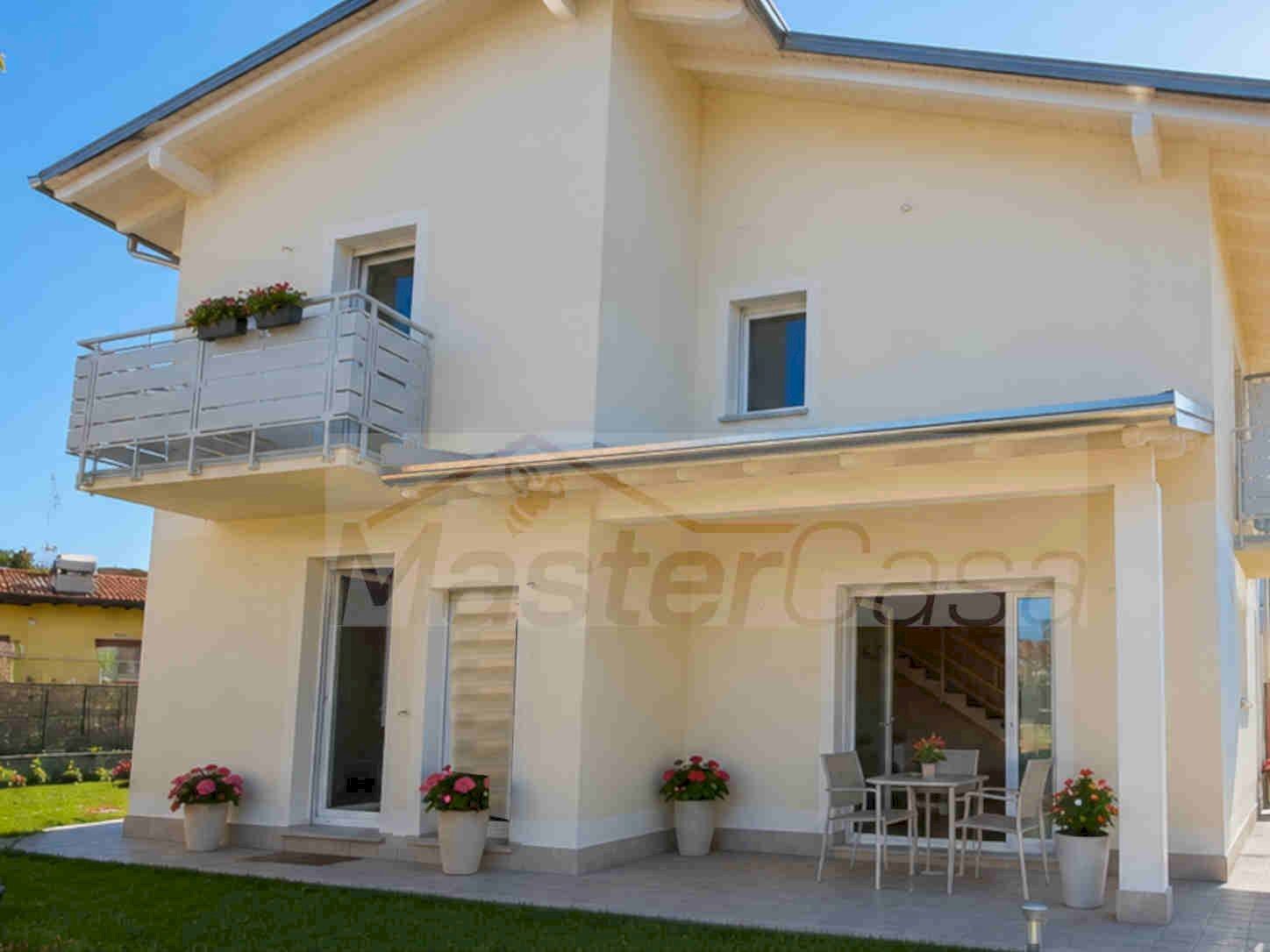casa indipendente in vendita a Vedano Olona