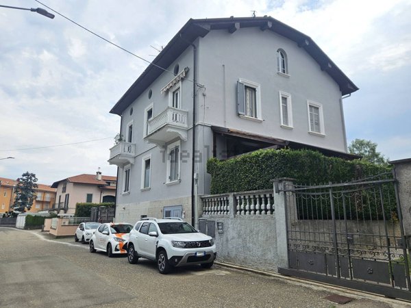 appartamento in vendita a Vedano Olona in zona Fontanelle