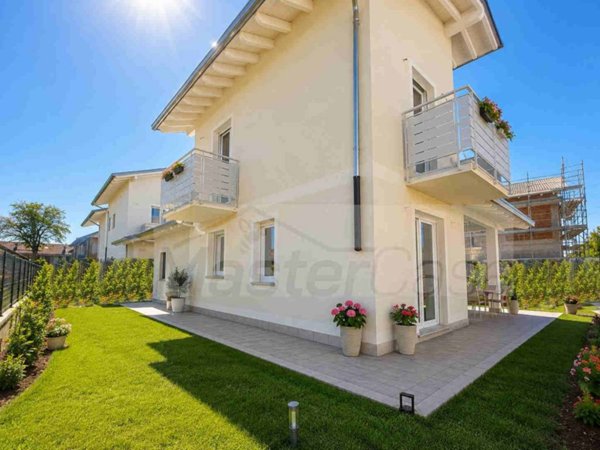 casa indipendente in vendita a Vedano Olona in zona Fontanelle