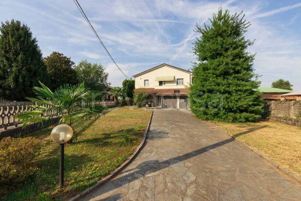 casa indipendente in vendita a Vedano Olona in zona Fontanelle