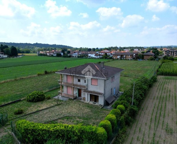 casa indipendente in vendita a Vedano Olona in zona Fontanelle