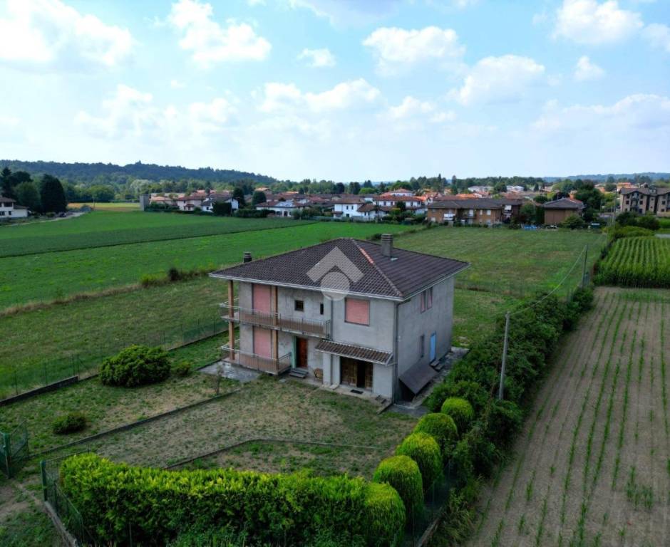 casa indipendente in vendita a Vedano Olona in zona Fontanelle