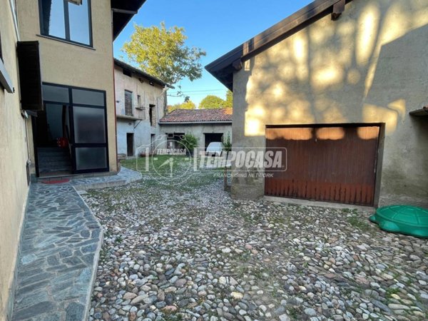 casa indipendente in vendita a Vedano Olona in zona Fontanelle