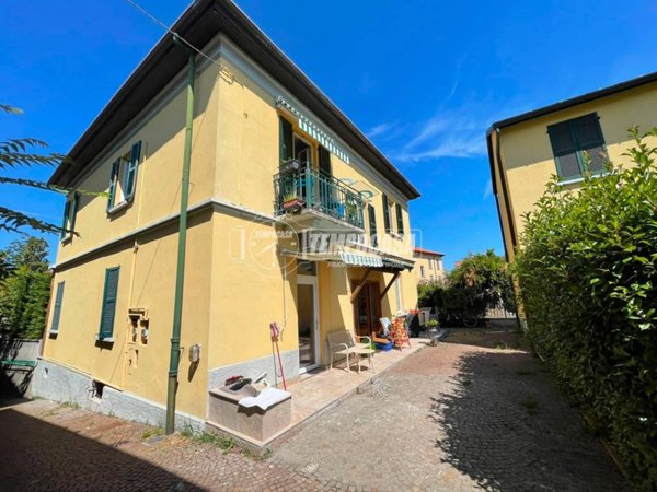 appartamento in vendita a Vedano Olona in zona Fontanelle