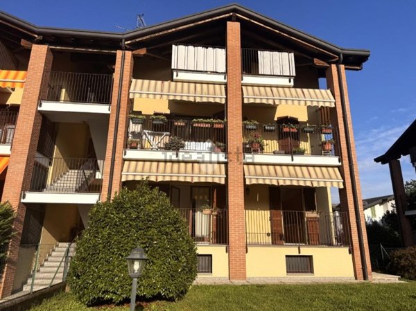 appartamento in vendita a Vedano Olona in zona Fontanelle