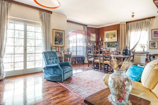 casa indipendente in vendita a Venegono Inferiore