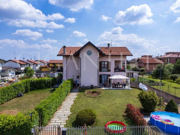 appartamento in vendita a Venegono Inferiore