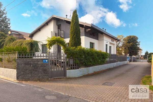 casa indipendente in vendita a Venegono Inferiore