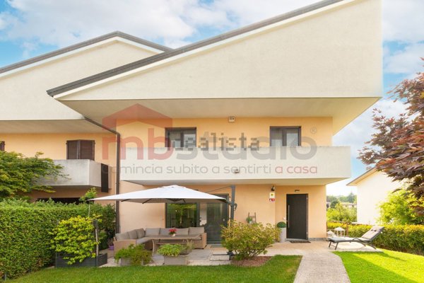 casa indipendente in vendita a Venegono Inferiore