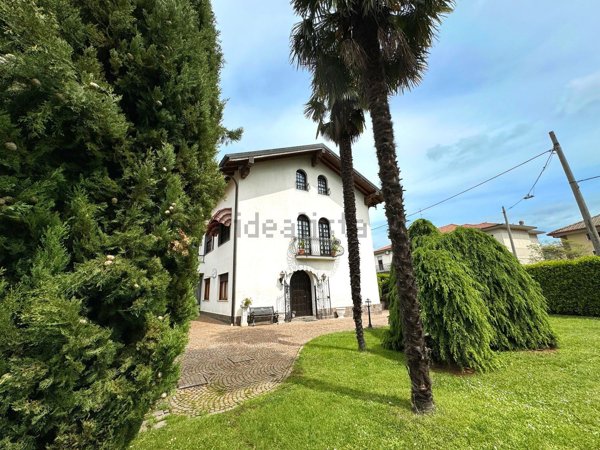 casa indipendente in vendita a Venegono Inferiore