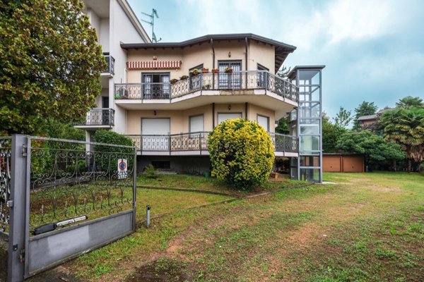 casa indipendente in vendita a Venegono Inferiore
