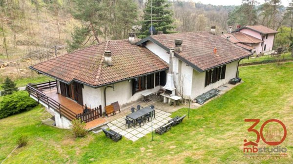 casa indipendente in vendita a Venegono Inferiore