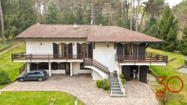 casa indipendente in vendita a Venegono Inferiore