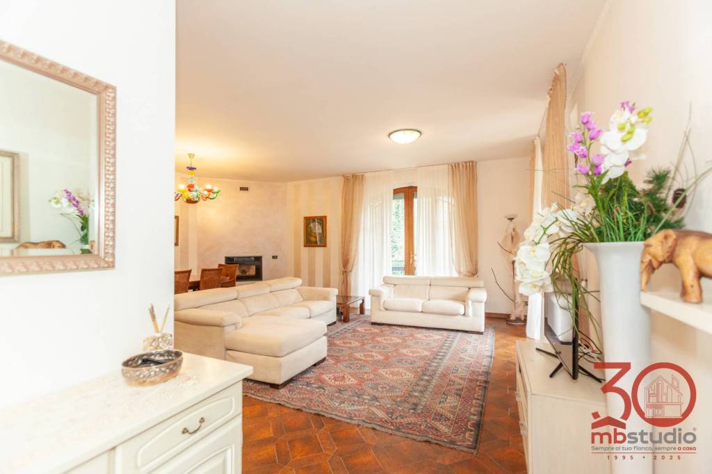 casa indipendente in vendita a Venegono Inferiore