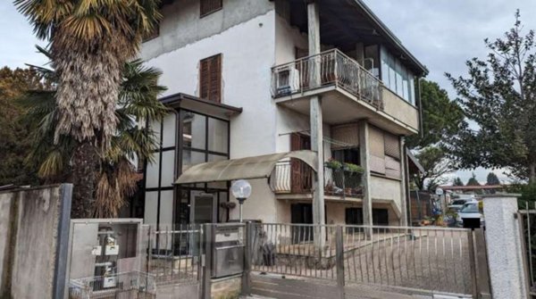 casa indipendente in vendita a Venegono Inferiore