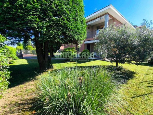 casa indipendente in vendita a Venegono Inferiore