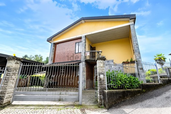 casa indipendente in vendita a Venegono Inferiore