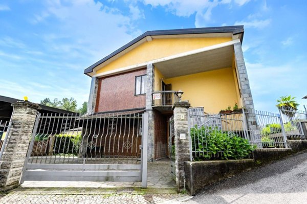 casa indipendente in vendita a Venegono Inferiore