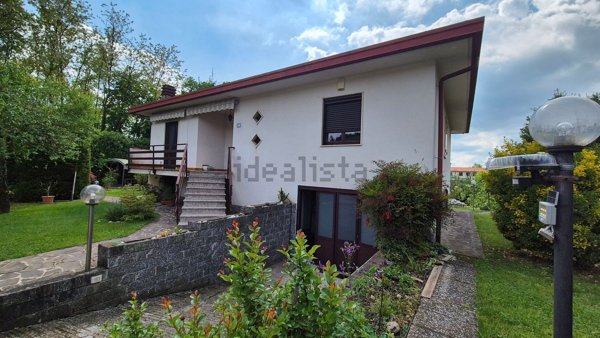 casa indipendente in vendita a Venegono Inferiore