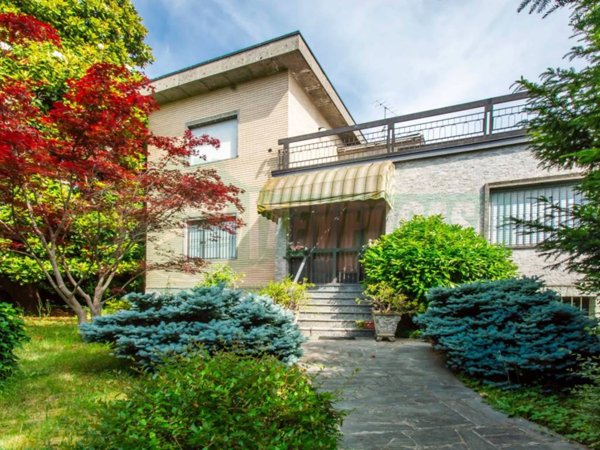 casa indipendente in vendita a Venegono Inferiore