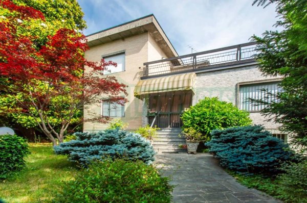 casa indipendente in vendita a Venegono Inferiore