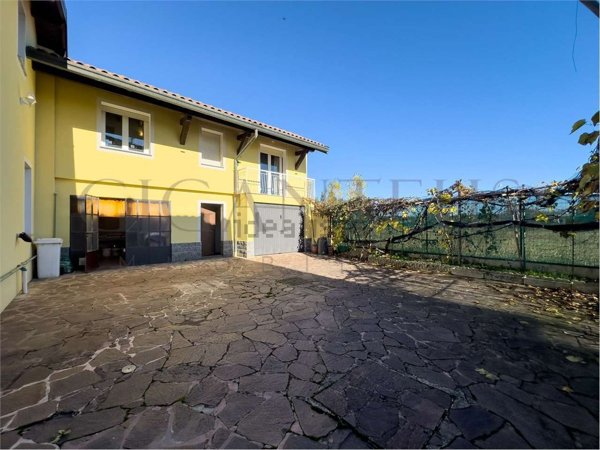 appartamento in vendita a Venegono Inferiore